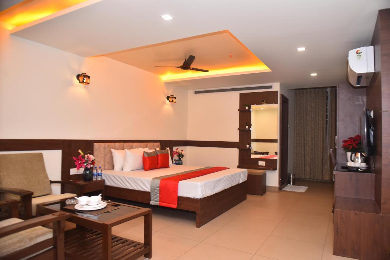 M R Residency Dharwad. Apartment Bagian luar foto